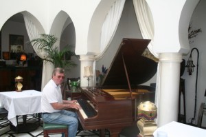 casablanca-ricks-cafe-come-back-sam-all-is-forgiven